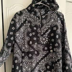 Bandana print pullover